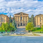 Пашинян подал в суд на депутата Казаряна и требует опровержения его заявлений и 6 млн драмов за клевету