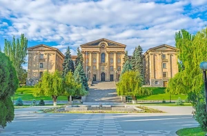 Пашинян подал в суд на депутата Казаряна и требует опровержения его заявлений и 6 млн драмов за клевету